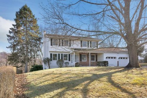 22 Concord Rd, Fishkill NY 12524-1403 exterior