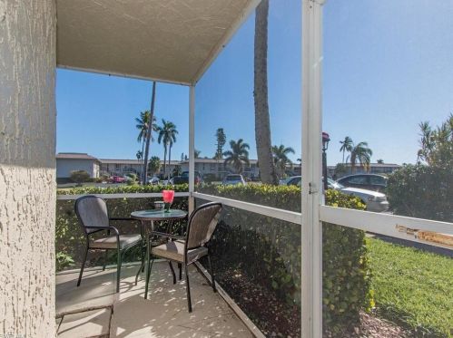 240 Palm Dr, Naples FL  34112-4934 exterior