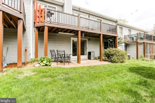 1046 Country Hill Dr, Harrisburg PA  17111-4655 exterior