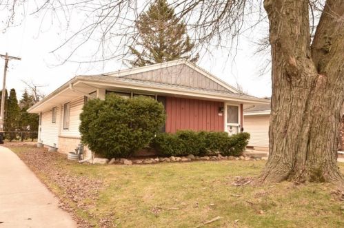 2104 113, Milwaukee WI 53226-4001 exterior