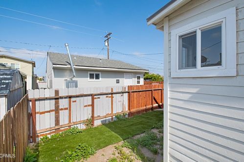 527 Mckinley Ave, Oxnard CA  93030-3661 exterior