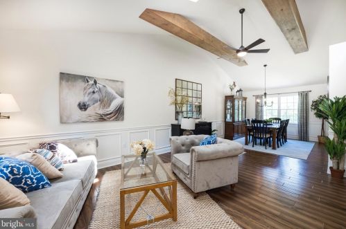 110 Deer Creek Xing, Kennett Sq, PA 19348-1683