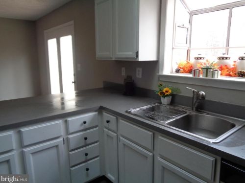 737 Lakeview Pkwy, Locust Grove VA  22508-5131 exterior