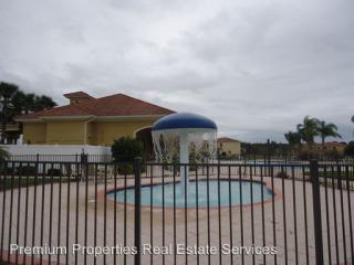 453 Cinnamon Dr, Kissimmee FL  34759-5405 exterior