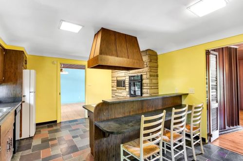 1562 Fairmont Dr, New Kensington PA  15068-5856 exterior