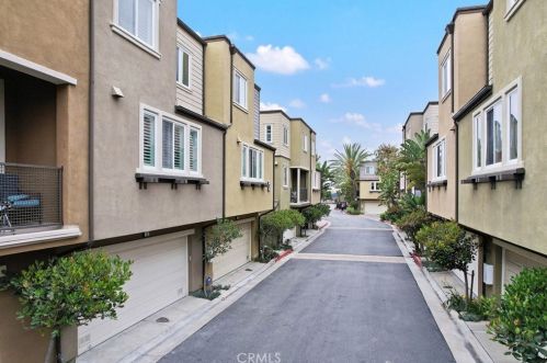 8 Nautical Mile Dr, Newport Beach CA  92663-2784 exterior