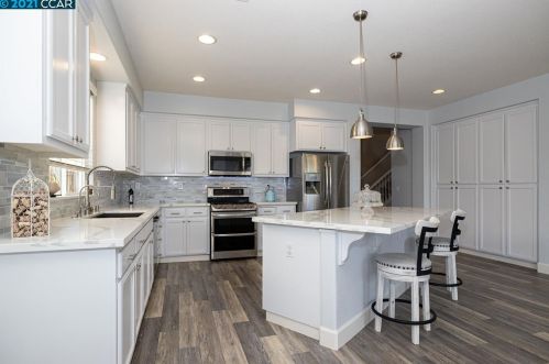 1623 Sycamore Dr, Oakley, CA 94561-3527