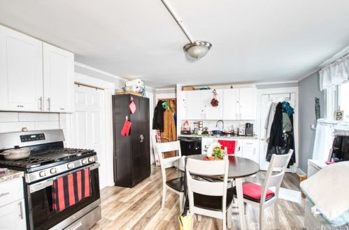 8 Jetland Pl, Bridgeport CT  06605-3318 exterior