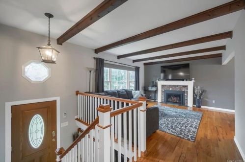 577 Babbling Brook Ln, Valley Cottage, NY 10989-1503