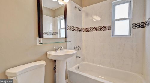 7127 Roosevelt Ave, Falls Church VA  22042-1623 exterior