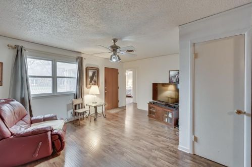 706 Henslee Dr, Euless, TX 76040-5328