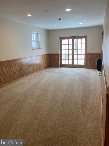 303 Orchard Cir, Hamilton VA  20158-9700 exterior