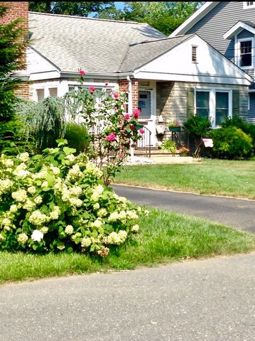 528 Woodland Ave, Brielle, NJ 08730-1922