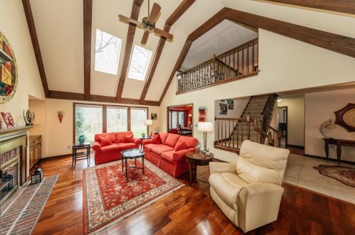 12427 Golf Dr, Thiensville WI  53092-2462 exterior