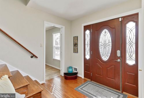 7802 Attleboro Dr, Springfield, VA 22153-2713
