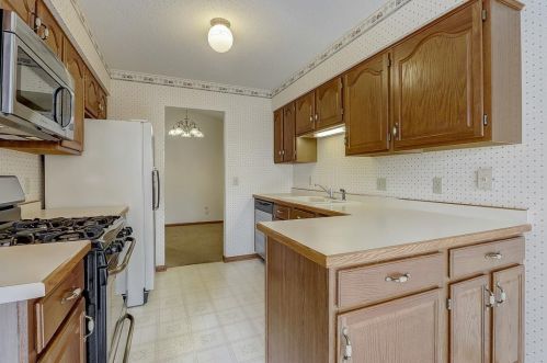 3727 Gershwin Ln, Saint Paul, MN 55128-2944