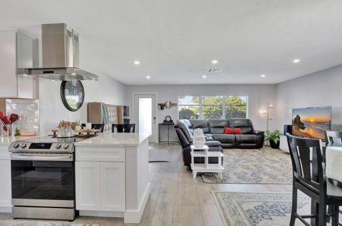 624 104th Ave, Naples FL  34108-3227 exterior