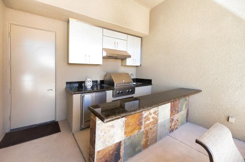 29 Sun Ridge Cir, Rancho Mirage CA  92270-2641 exterior