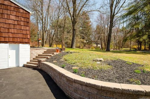 16 Relyea Ter, New Hamburg, NY 12590-5825