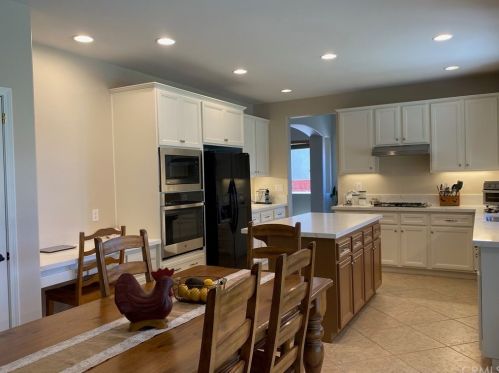 39601 Parkview Dr, Temecula CA  92591-7229 exterior