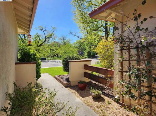 1046 Harvest Cir, Pleasanton, CA 94566-6440