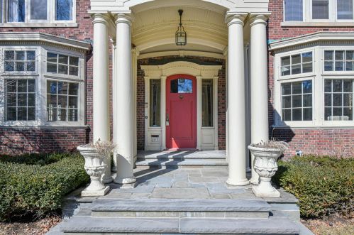 2215 Lake Dr, Milwaukee, WI 53202-1209