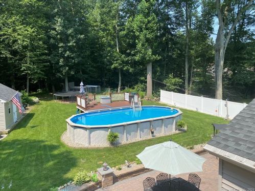 34 Quaker Pl, Milford, CT 06460-2820