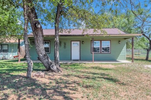 6811 River Oaks Dr, Lakeside Heights, TX 78639-4340