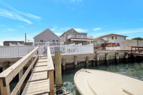 12 James St, East Rockaway, NY 11518-1405