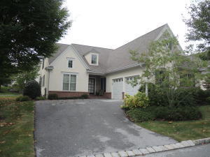 207 Bank Barn Ln, Lancaster, PA 17602-1578