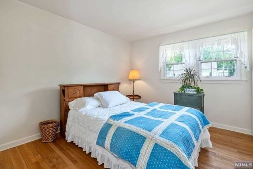 81 Mcnomee St, Oakland NJ  07436-2609 exterior