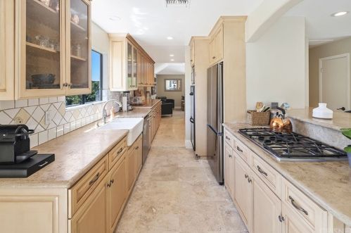 3525 Pansy Dr, Calabasas CA  91302-2072 exterior