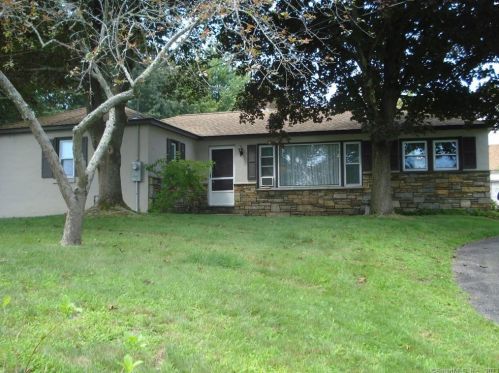 4 Central Ct, Norwich, CT 06360-4715