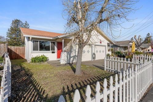1355 Beachwood Dr, Santa Rosa, CA 95407-7082