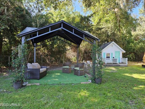 7015 Magnolia St, Beaufort SC  29906-6857 exterior