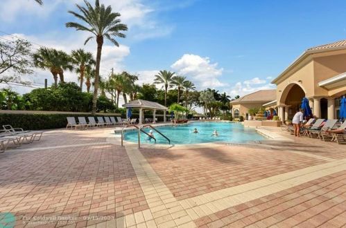 13834 Via Nadina, Delray Beach FL  33446-3716 exterior