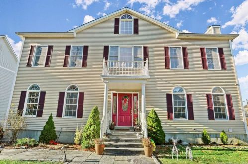 112 Turn Of River Rd, Stamford CT  06905-2029 exterior