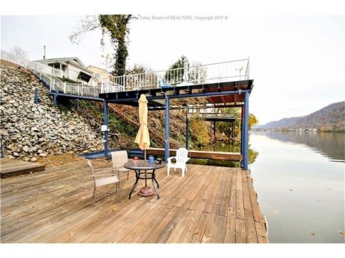 111 Riverview Dr, Diamond, WV 25015-1537