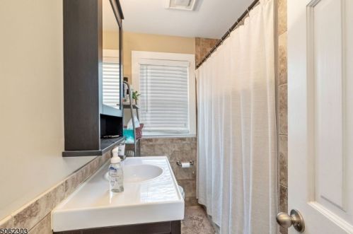 122 Hawthorne St, Roselle Park NJ  07204-1813 exterior