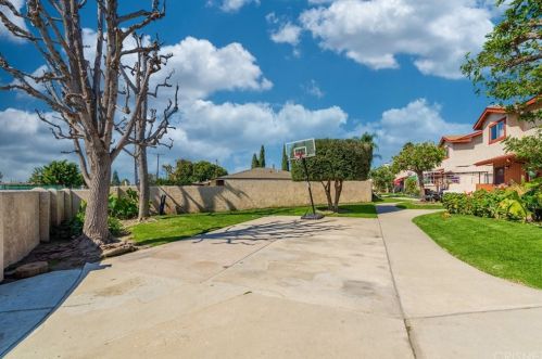 8125 Norwalk Blvd, Whittier CA  90606-3553 exterior