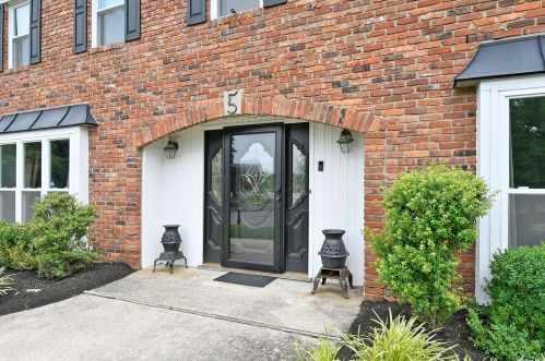 5 Reims Ct, Mount Sinai, NY 11766-2815