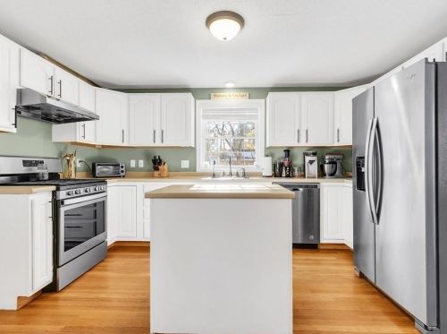 8 Town Farm Rd, Salem NH  03079-2454 exterior