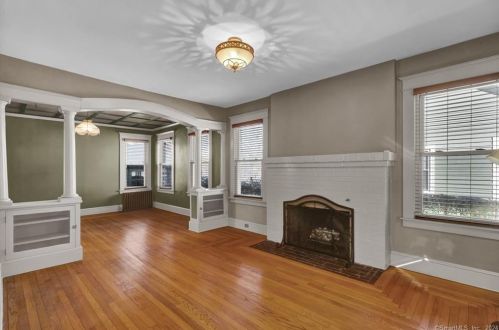 10 Goldberg Ave, Norwich CT  06360-4314 exterior