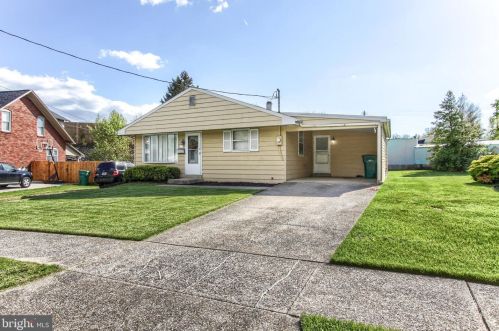 10 Oakwood Cir, Camp Hill, PA 17011-4135