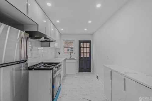 154 Midland Pl, Newark NJ  07106-3311 exterior