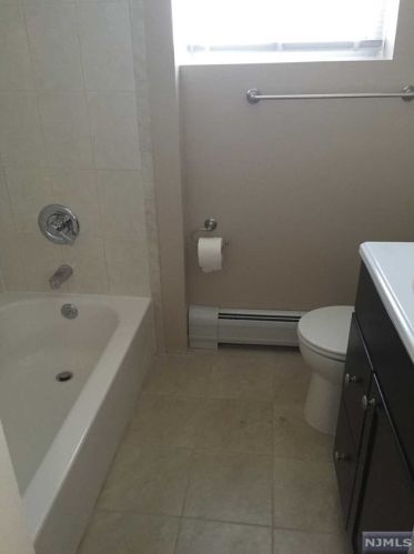 132 Summit Ave, Cliffside Park NJ  07010-1026 exterior