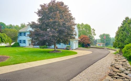 25 Martingale Dr, Wantage NJ  07461-2857 exterior