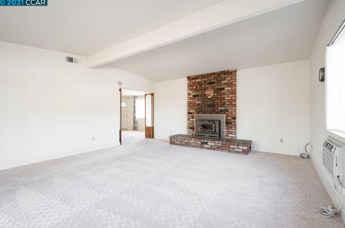 1737 El Toro Way, Pinole CA  94564-2116 exterior