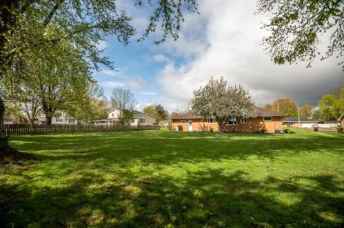 1049 Wilhelm Rd, Hermitage PA  16148-3746 exterior