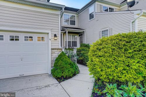 14 Spinnaker Dr, Mount Laurel, NJ 08054-6105